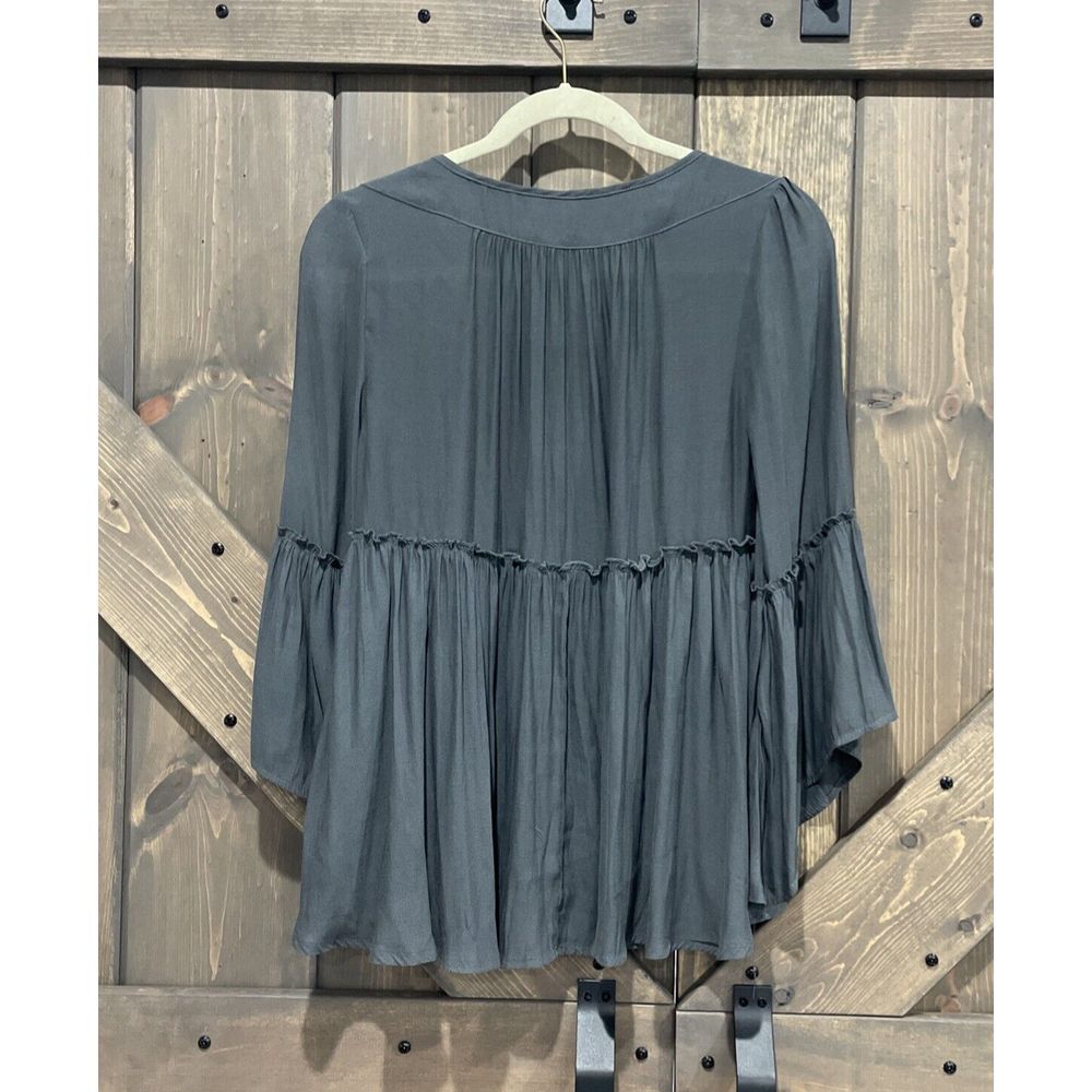 Free People Gray Tiered Peasant Boho Flowy Bell Sleeve Blouse Size XS - Picture 4 of 8